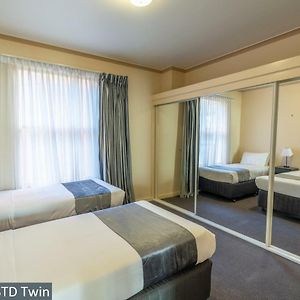 Budget Two Bedroom Apartment Queen Bed Two Single Beds